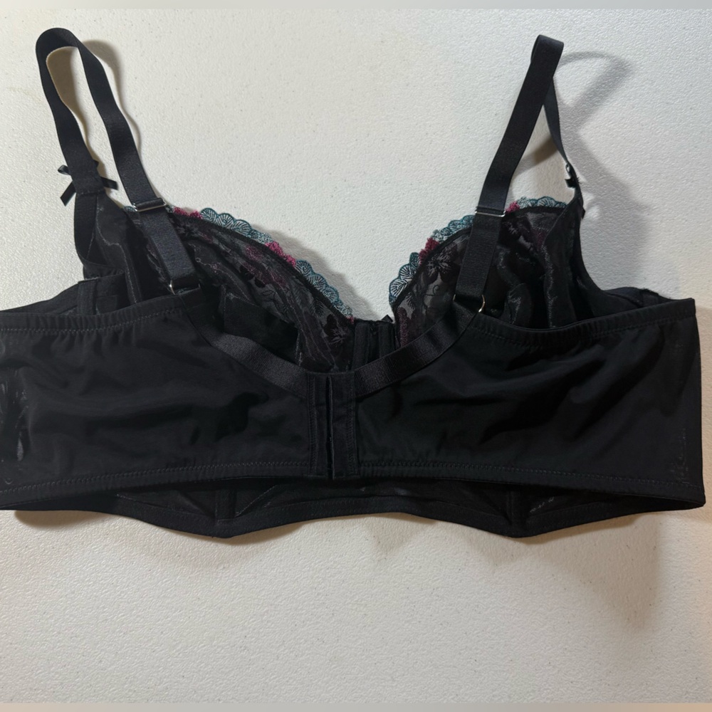 Adore Me Elara 46DDD Bra Black
Longline Underwire Back Closure
Embroidered - Picture 5 of 7